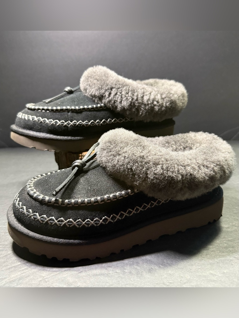 UGG Tasman Alpine Women’s Suede Fleece Wool Slippers Black Size 6